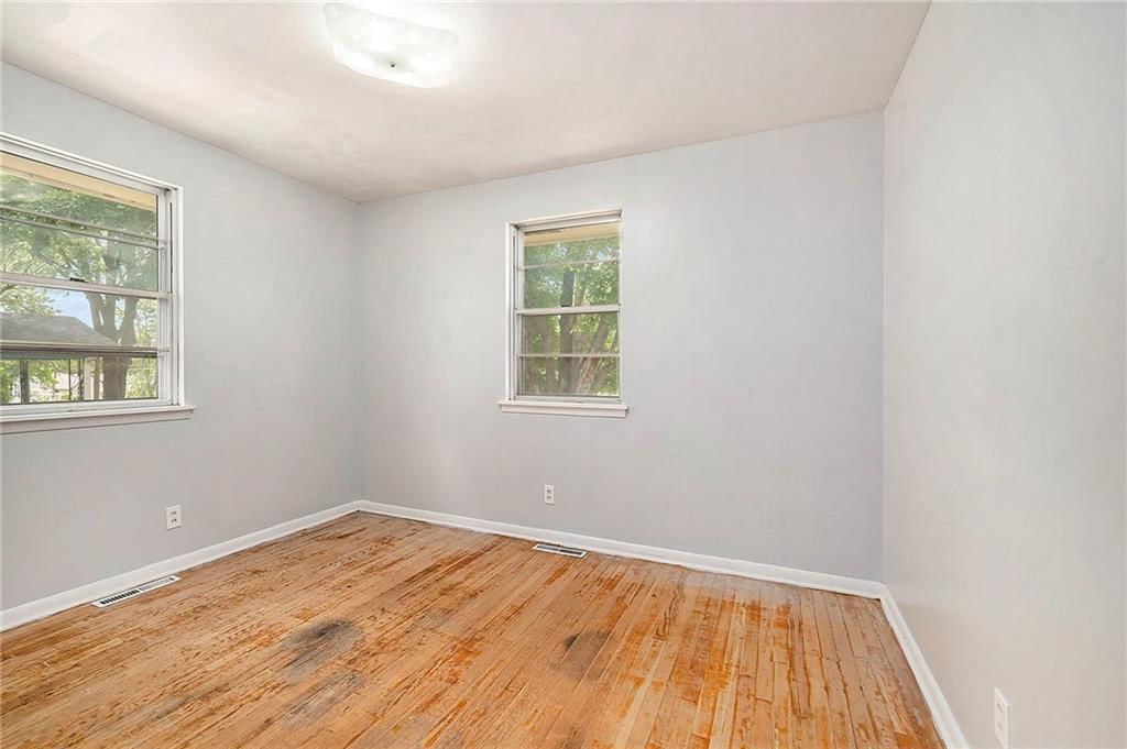 501 Maple Avenue — photo 14