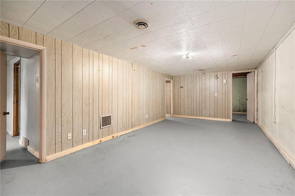 501 Maple Avenue — photo 15