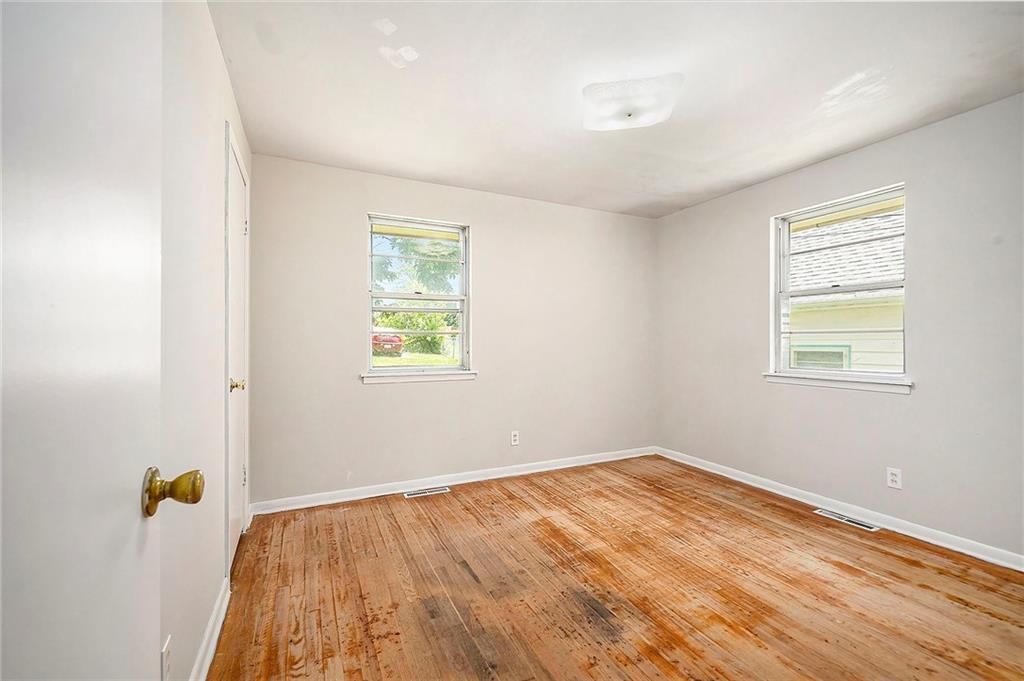 501 Maple Avenue — photo 9