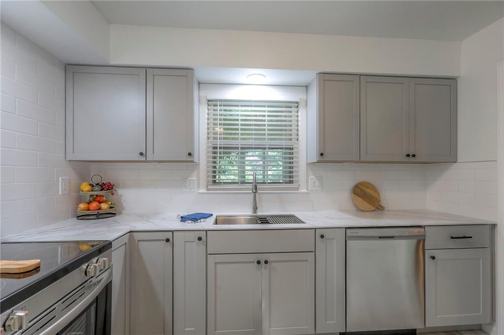 6902 NW BIRCH Court — photo 11
