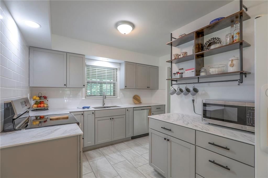 6902 NW BIRCH Court — photo 10