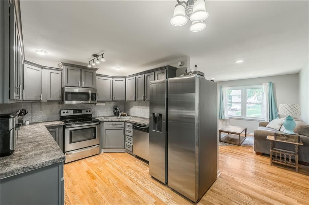 208 JACKSON Avenue — photo 12