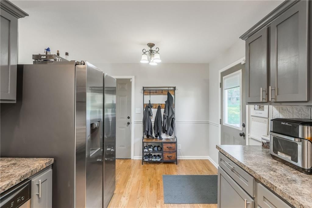 208 JACKSON Avenue — photo 13