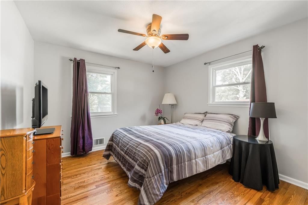 208 JACKSON Avenue — photo 15