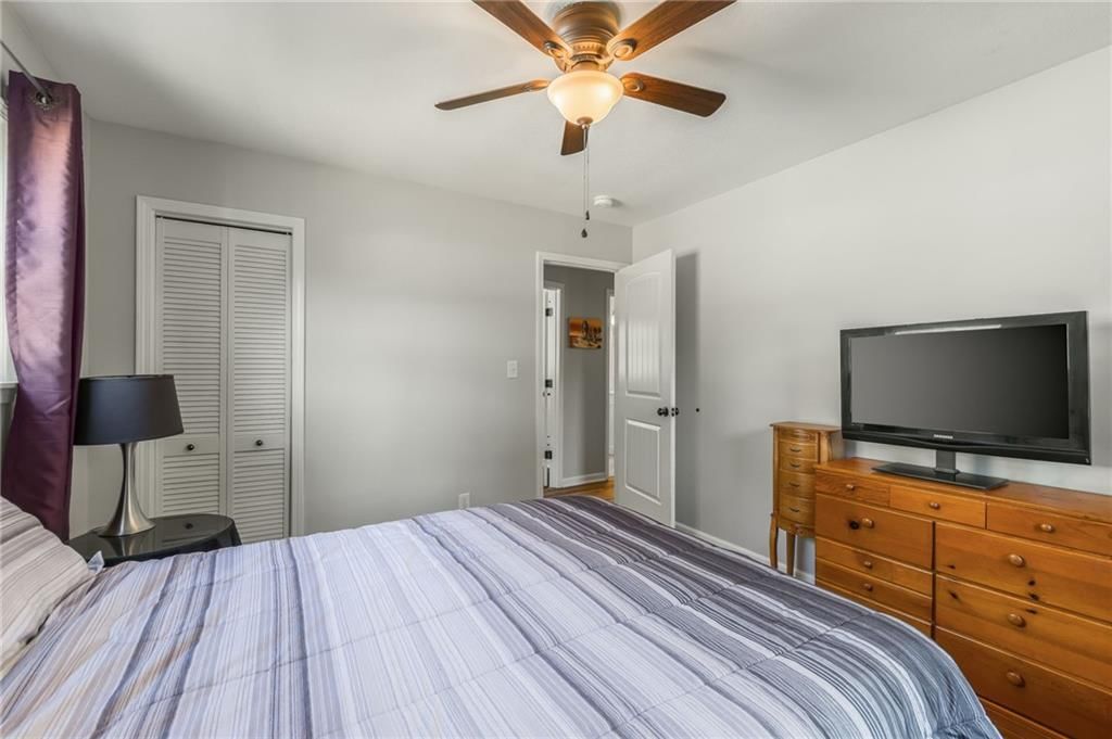 208 JACKSON Avenue — photo 17