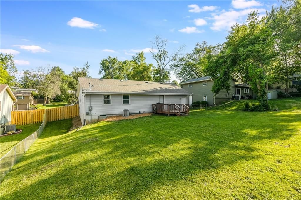 208 JACKSON Avenue — photo 4