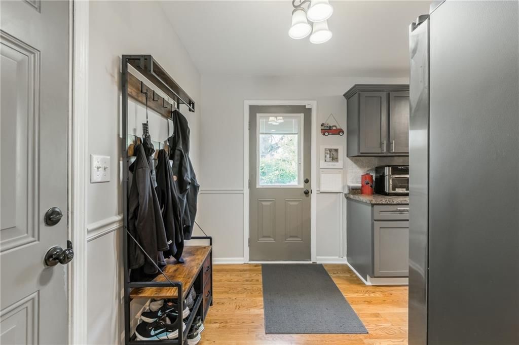 208 JACKSON Avenue — photo 9