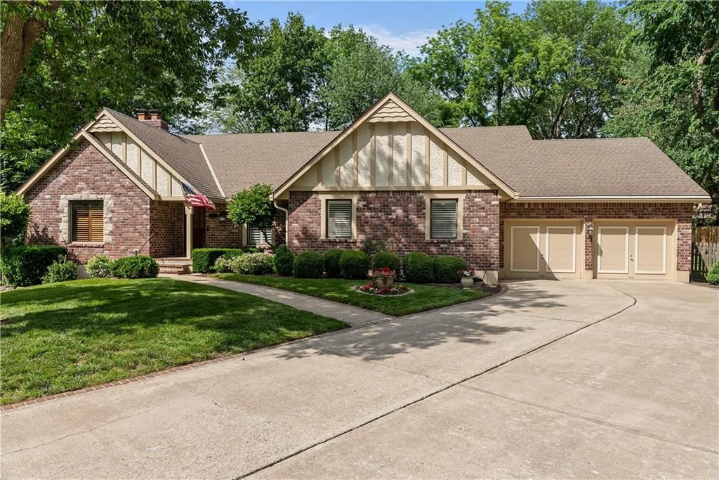 1401 Wildwood Drive, Blue Springs, MO