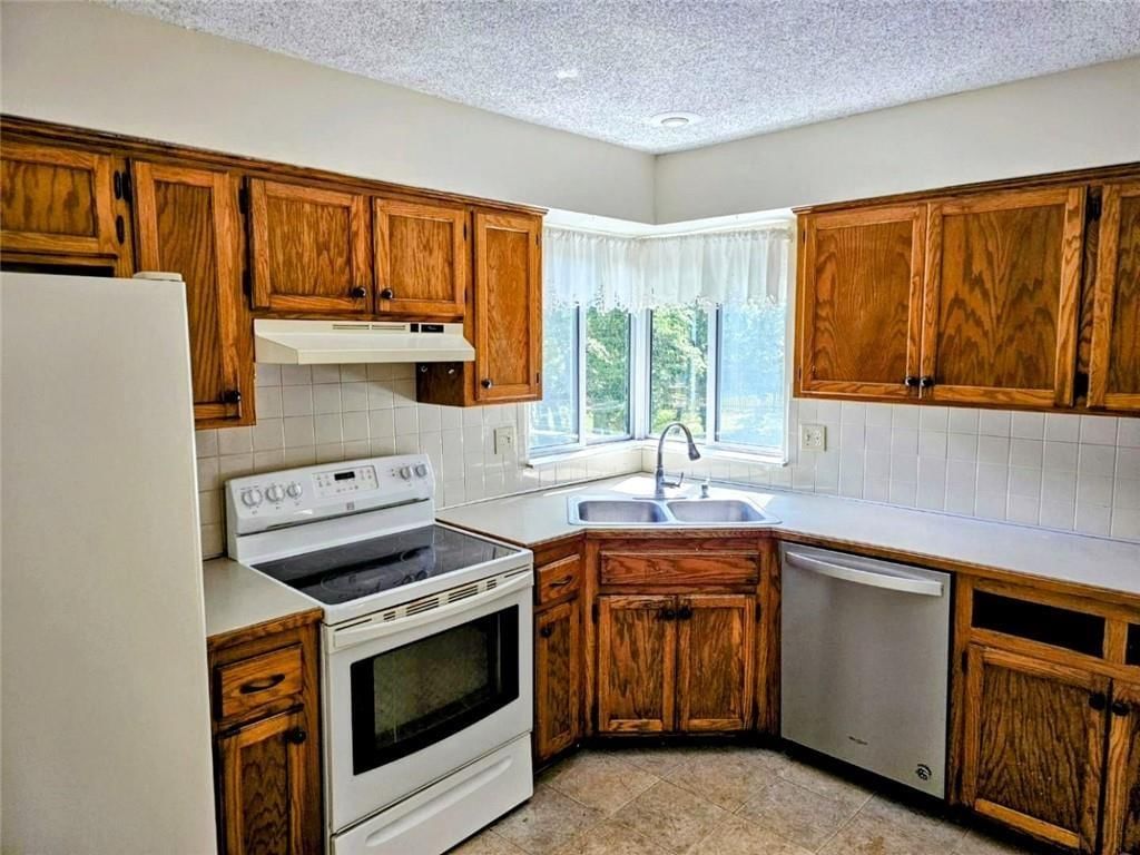 505 NW Delwood Drive — photo 9