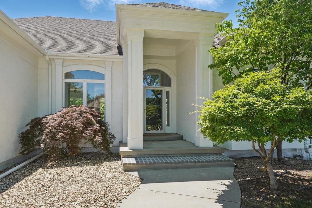 165 NE Hidden Ridge Lane — photo 3