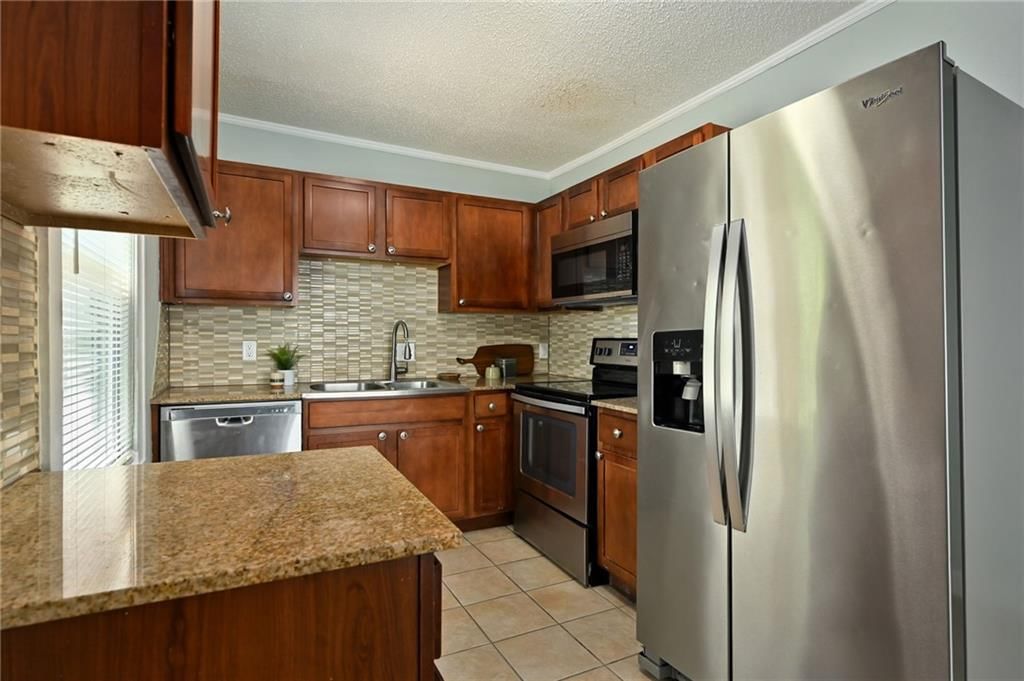 314 N CRYSLER Avenue — photo 11