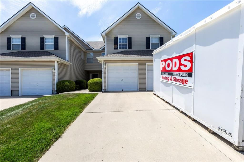 8106 N Lawn Avenue, Kansas City, MO