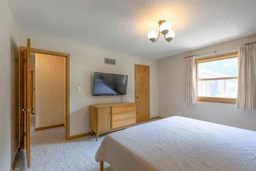 4605 N Main Street — photo 30