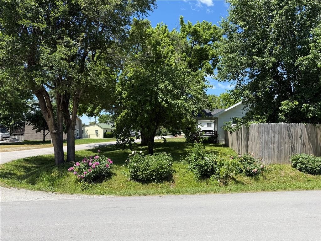410 E Elm Street — photo 11