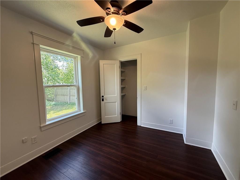 410 E Elm Street — photo 24