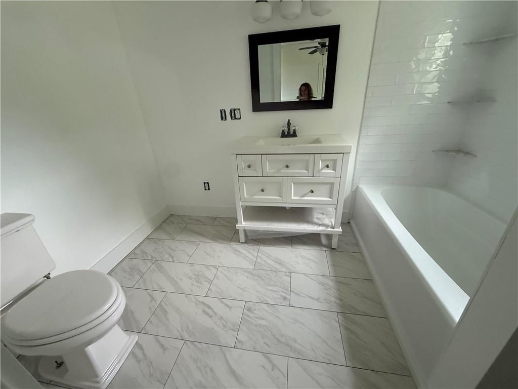 410 E Elm Street — photo 5