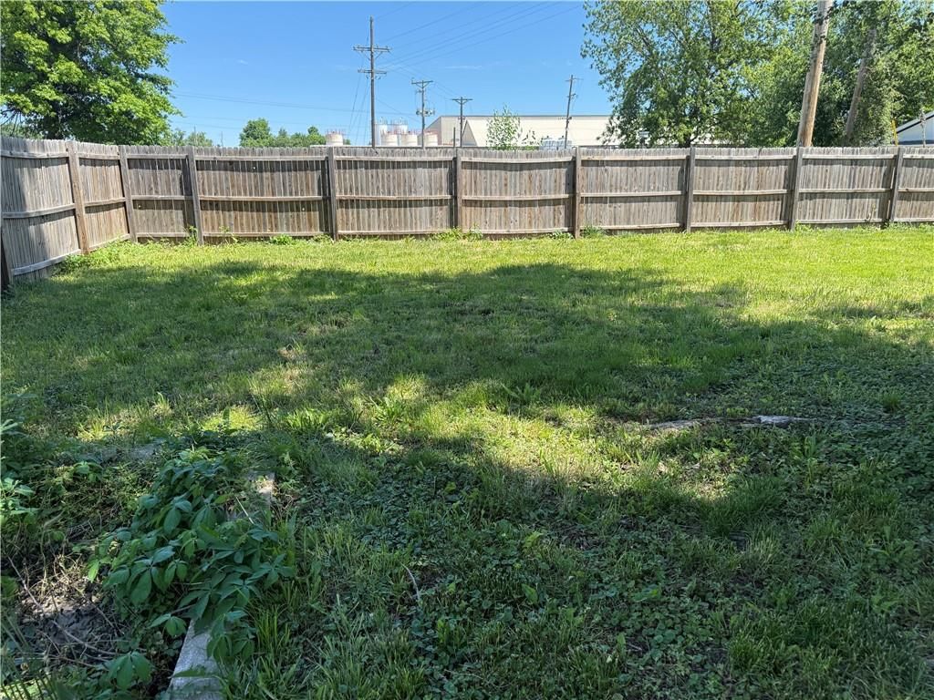 410 E Elm Street — photo 8