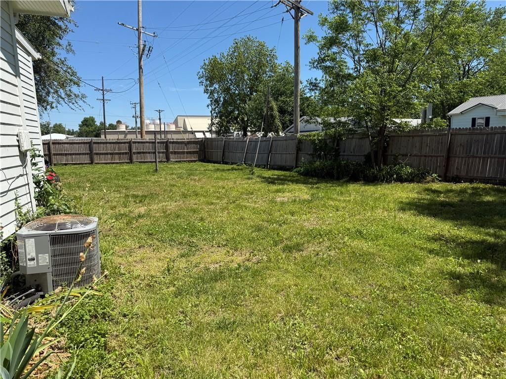 410 E Elm Street — photo 9