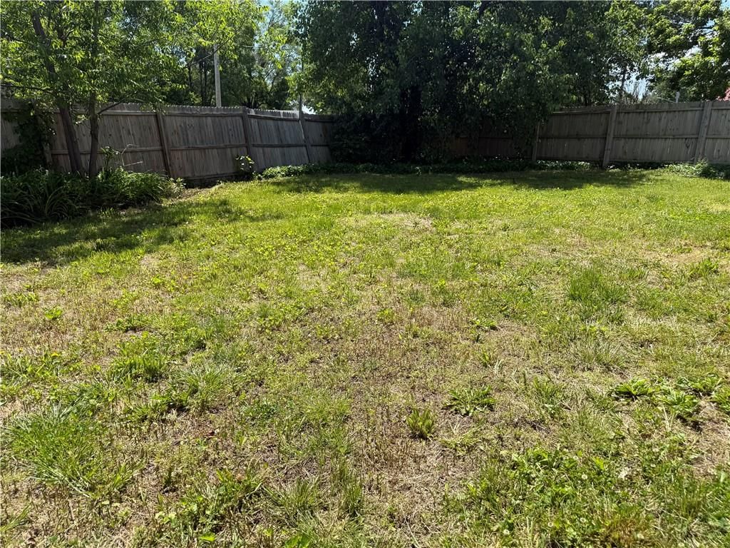 410 E Elm Street — photo 10