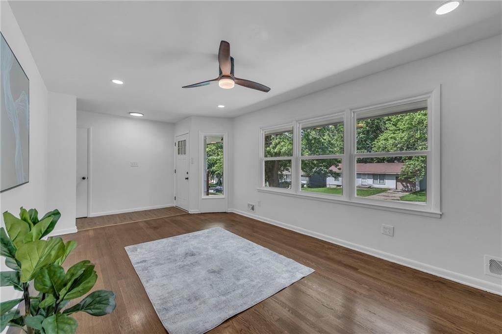 5005 S Grand Avenue — photo 7