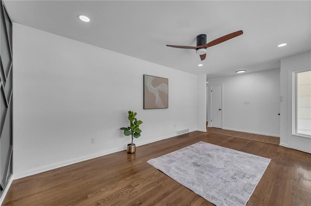 5005 S Grand Avenue — photo 9