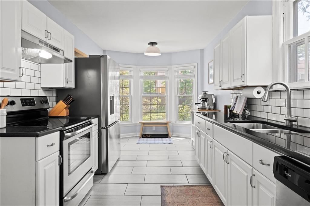 611 E 64th Terrace — photo 15