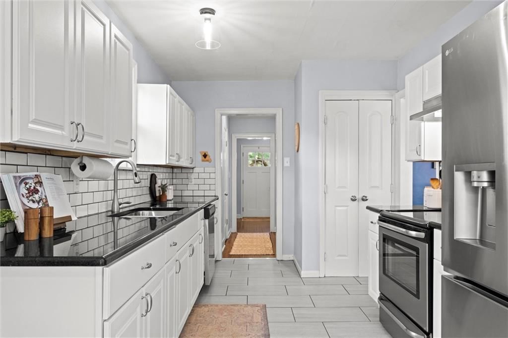 611 E 64th Terrace — photo 16