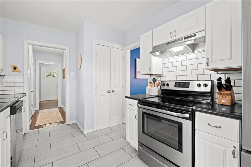 611 E 64th Terrace — photo 17