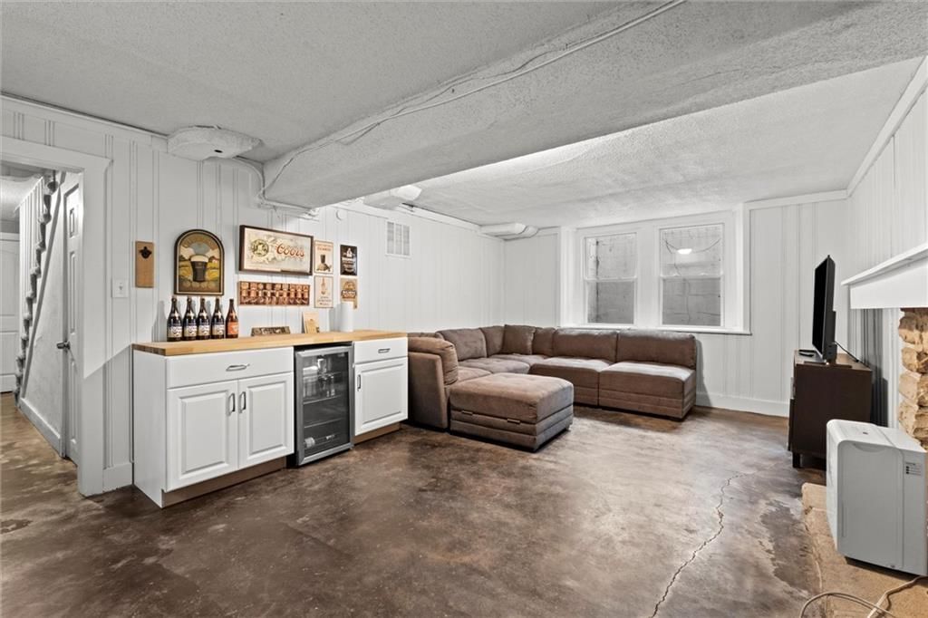 611 E 64th Terrace — photo 34