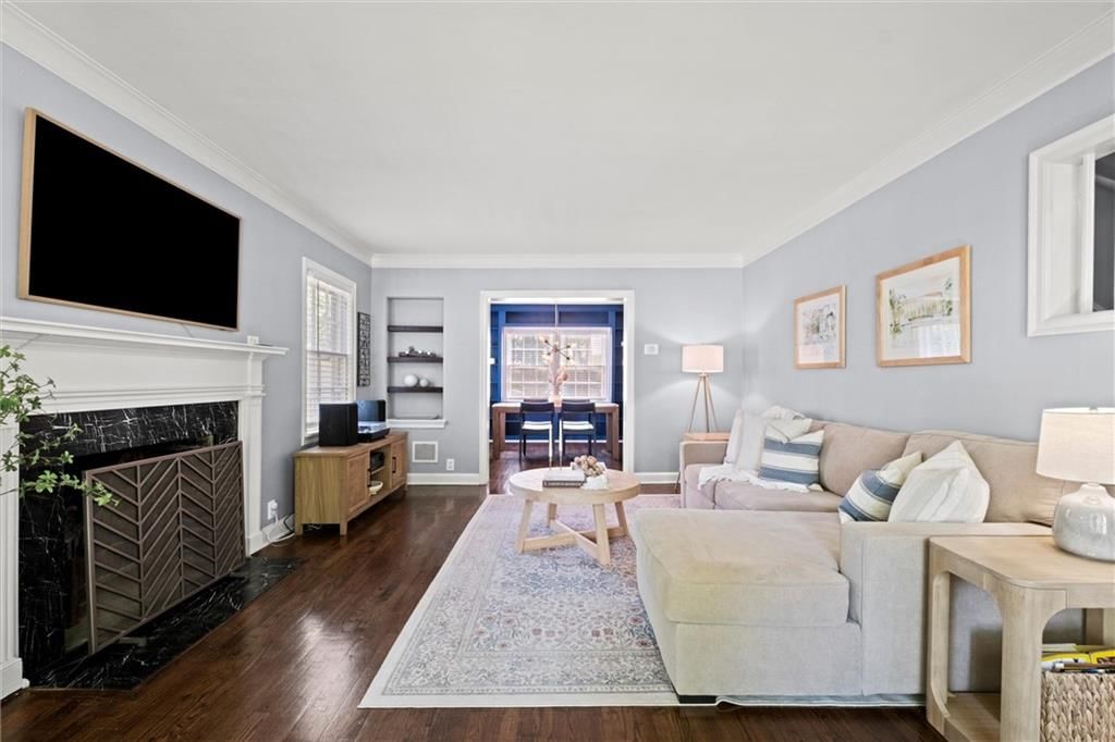 611 E 64th Terrace — photo 9