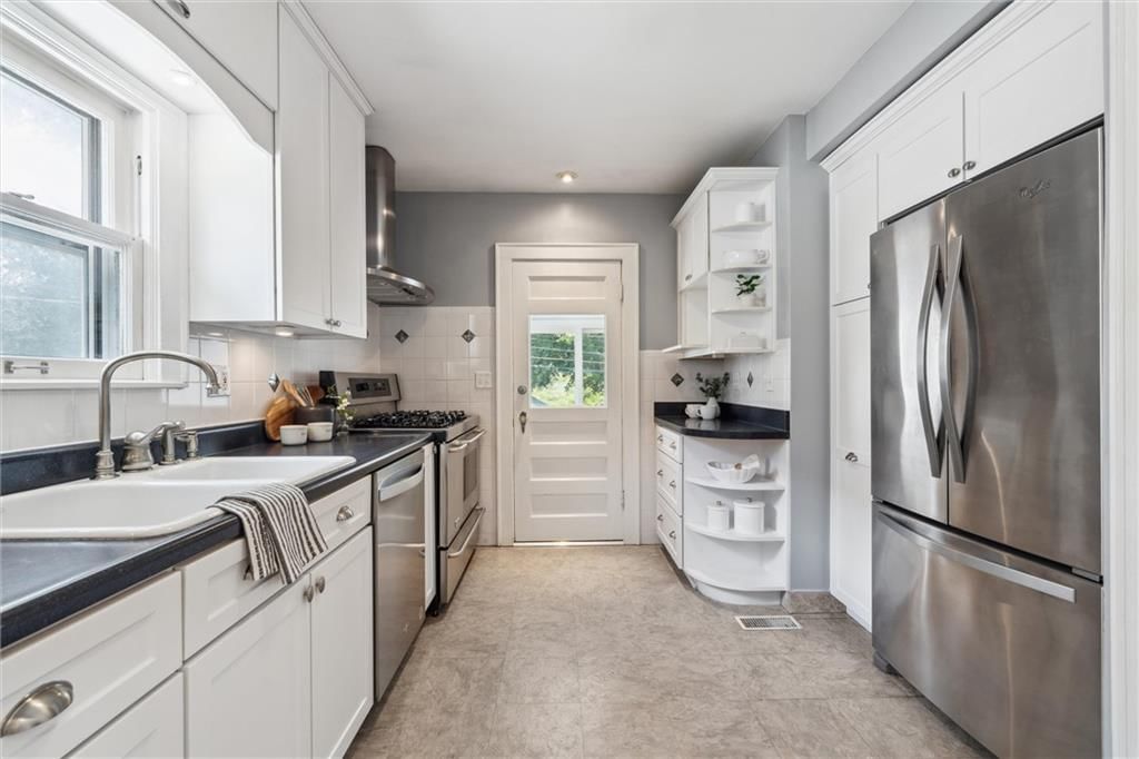 6661 Locust Street — photo 16