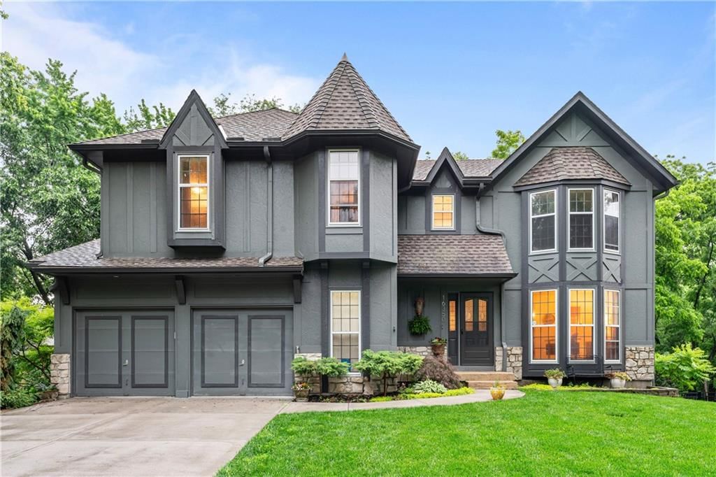 16350 W Briarwood Court, Olathe, KS