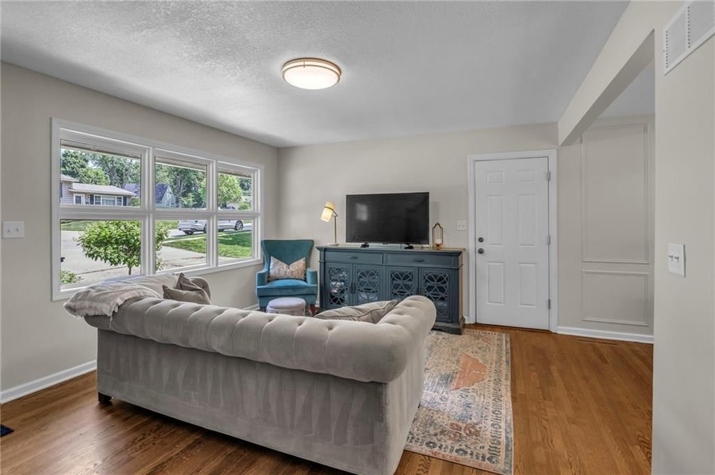 8005 W 91st Street — photo 5