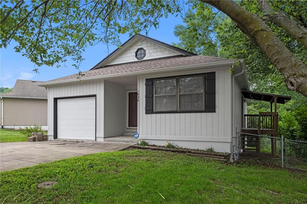 1830 S WHITNEY Drive — photo 2