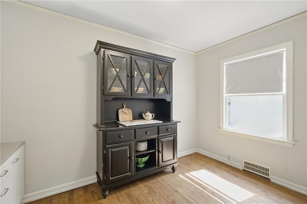 440 E 74th Terrace — photo 14