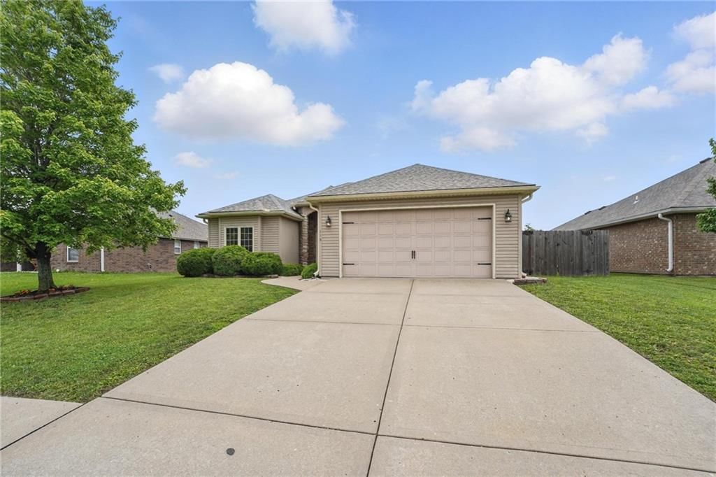 113 NW Michael Drive — photo 3