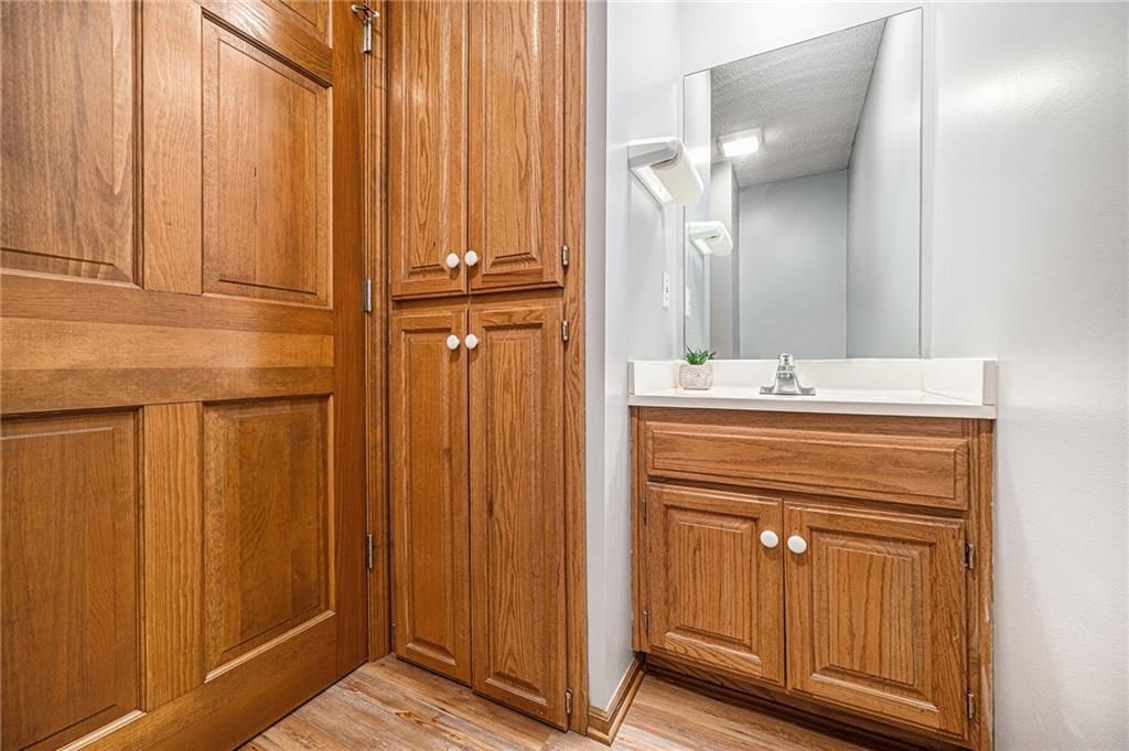 15520 Crestwood Drive — photo 17
