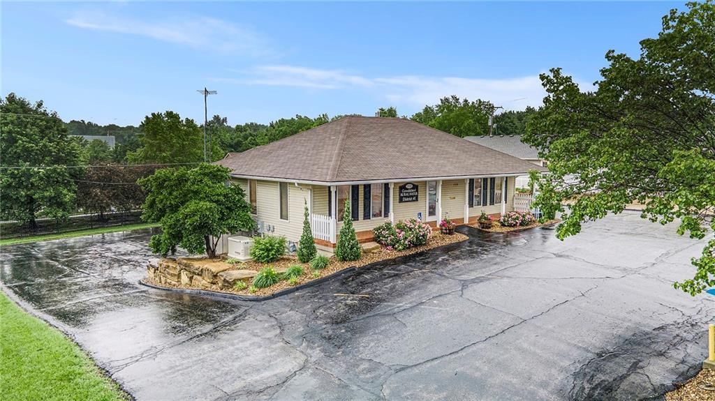 15520 Crestwood Drive — photo 3