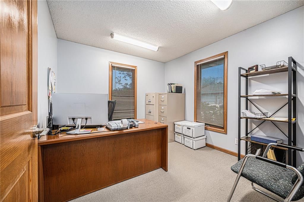 15520 Crestwood Drive — photo 10