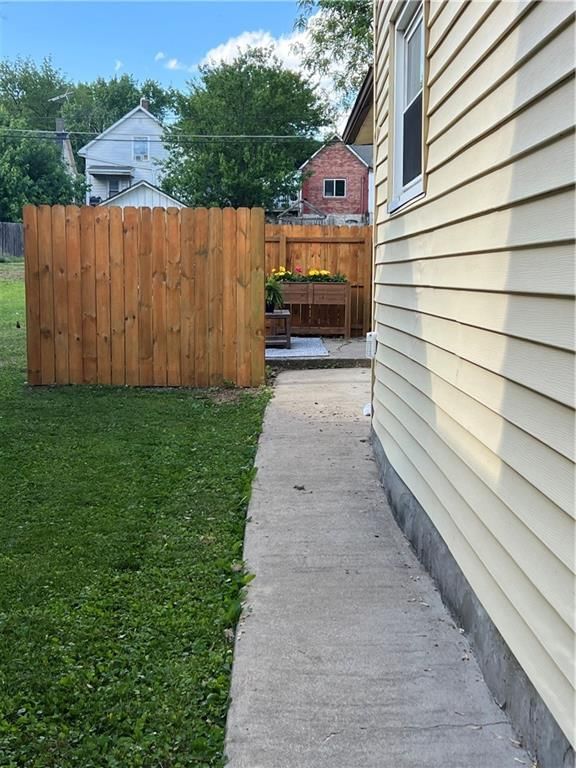 1407 Commercial Street — photo 42