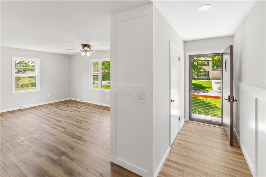 313 Johnson Drive — photo 2