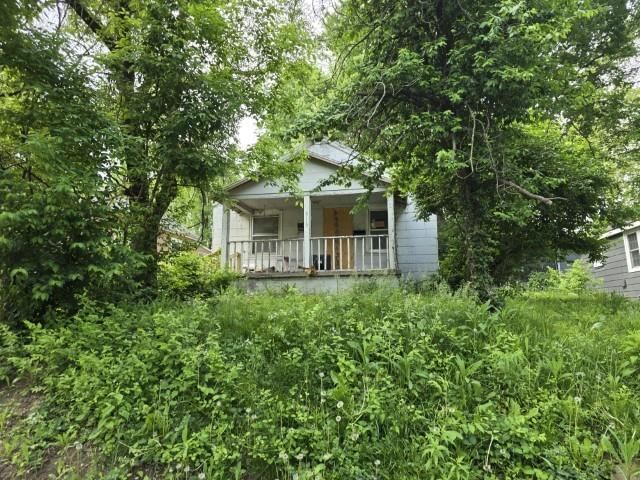 8715 E Roberts Street, Independence, MO