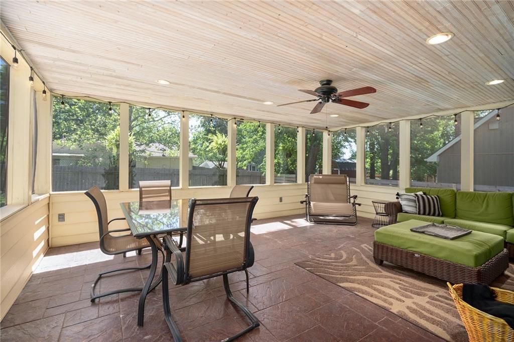 2708 Lawrence Avenue — photo 3