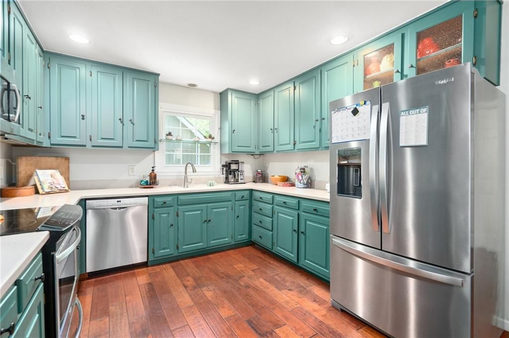 2708 Lawrence Avenue — photo 6