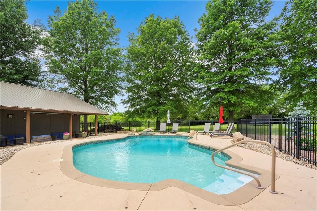 15618 Meadowbrook Court — photo 62