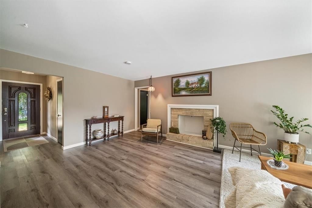 811 W 86th Terrace — photo 11