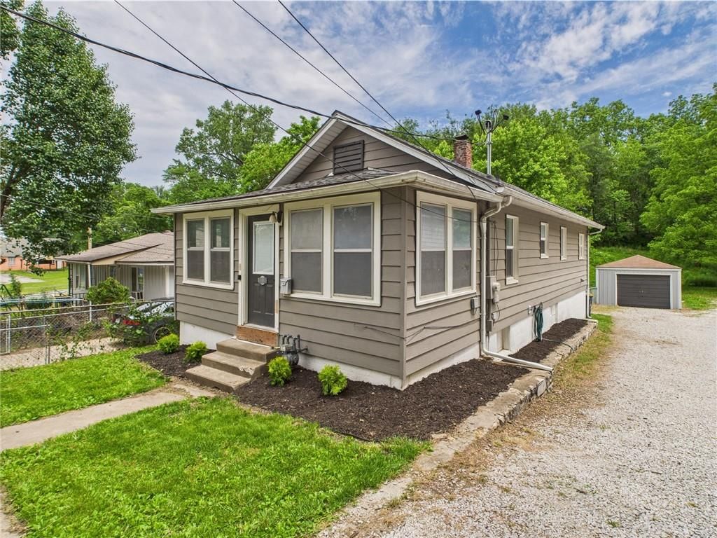 805 Beacon Avenue — photo 2