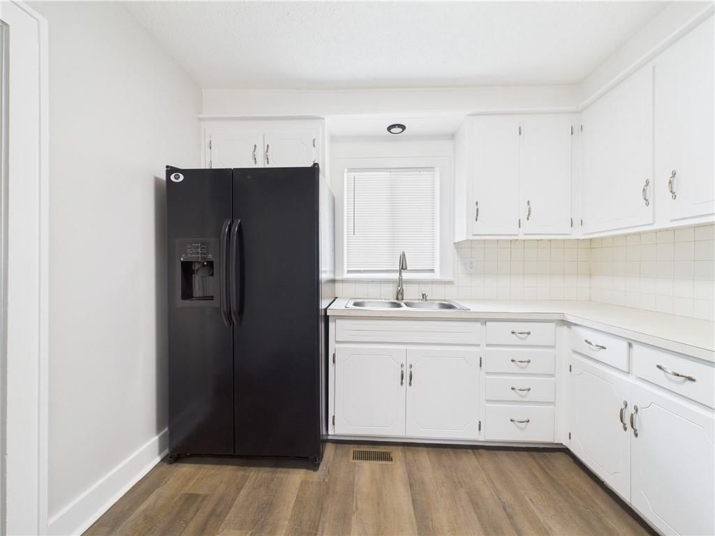 805 Beacon Avenue — photo 11
