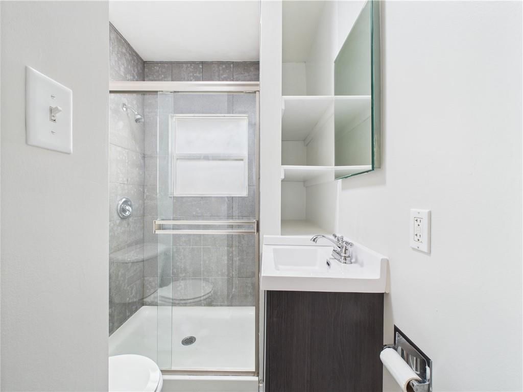 805 Beacon Avenue — photo 7