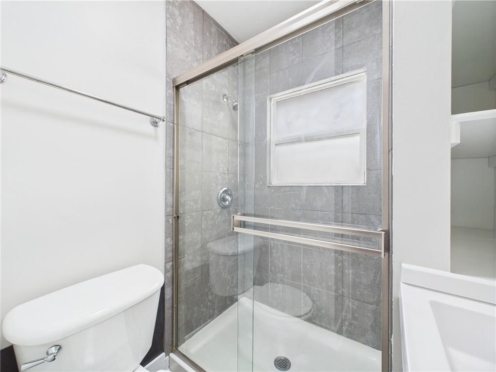 805 Beacon Avenue — photo 8